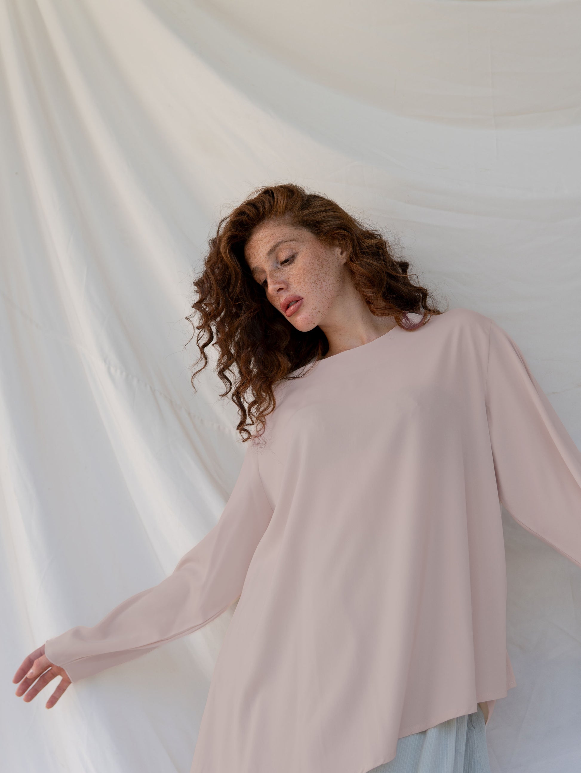Haut Asymétrique en Crêpe – Manches Balloon