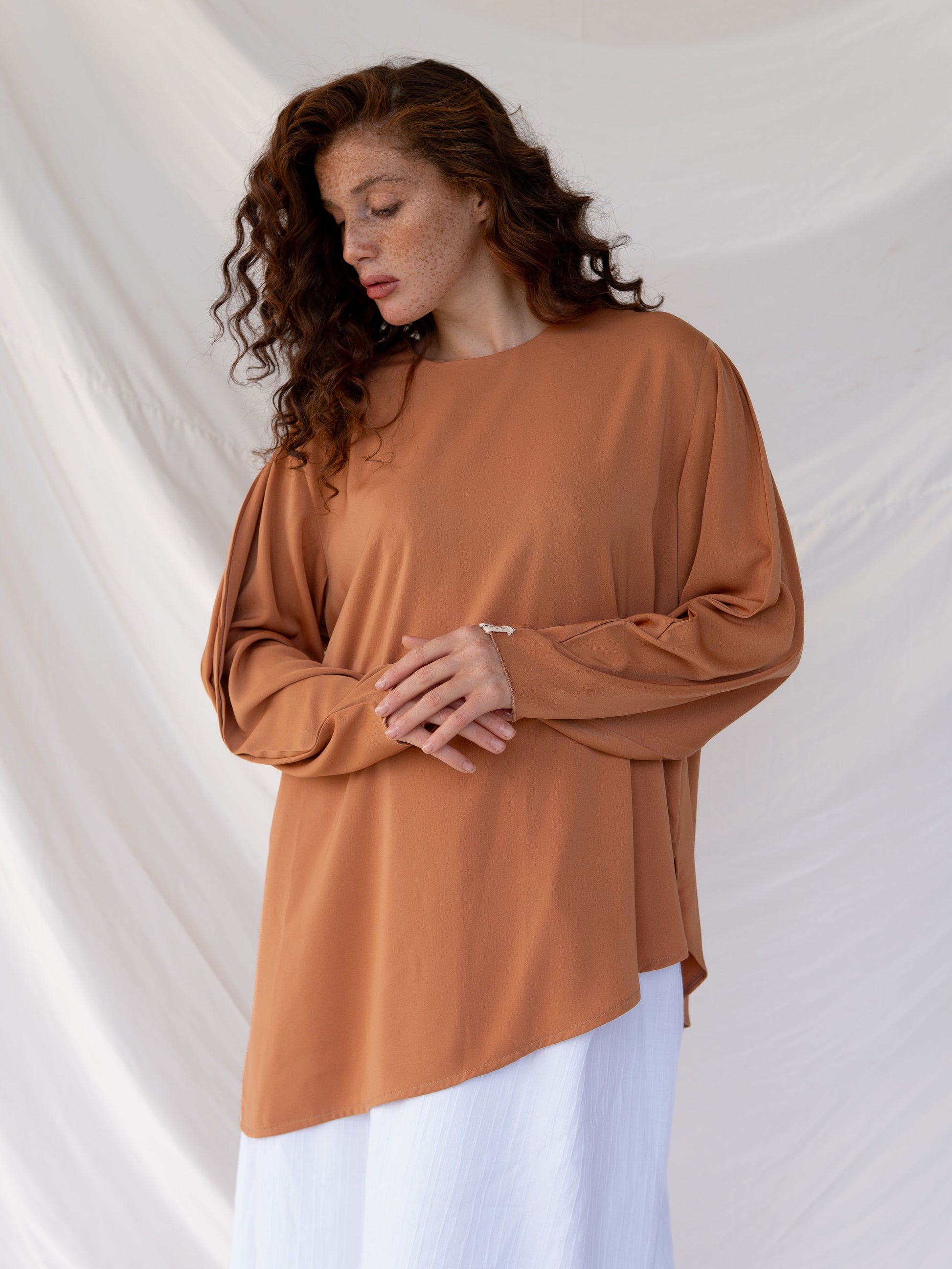 Haut Asymétrique en Crêpe – Manches Balloon