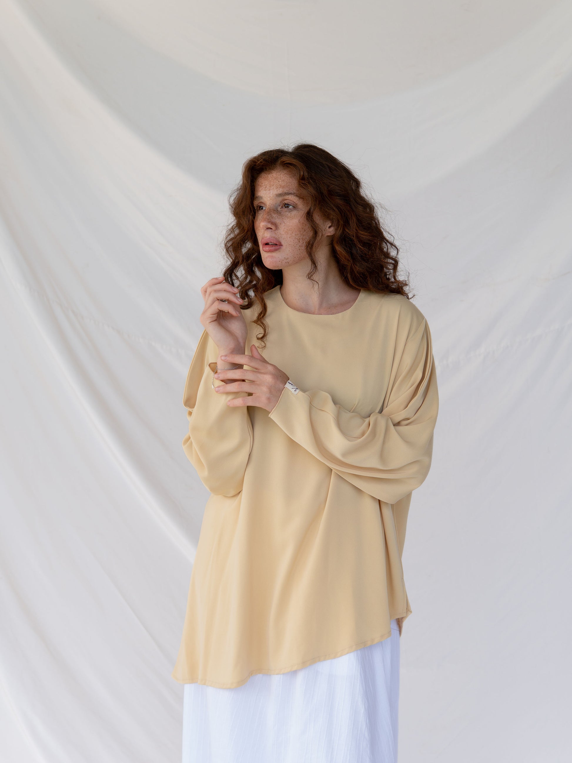 Haut Asymétrique en Crêpe – Manches Balloon