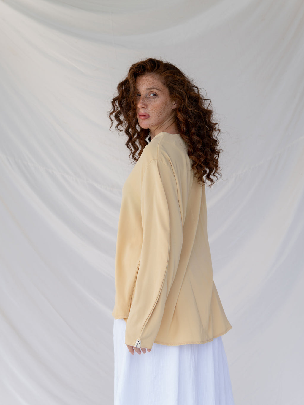 Haut Asymétrique en Crêpe – Manches Balloon