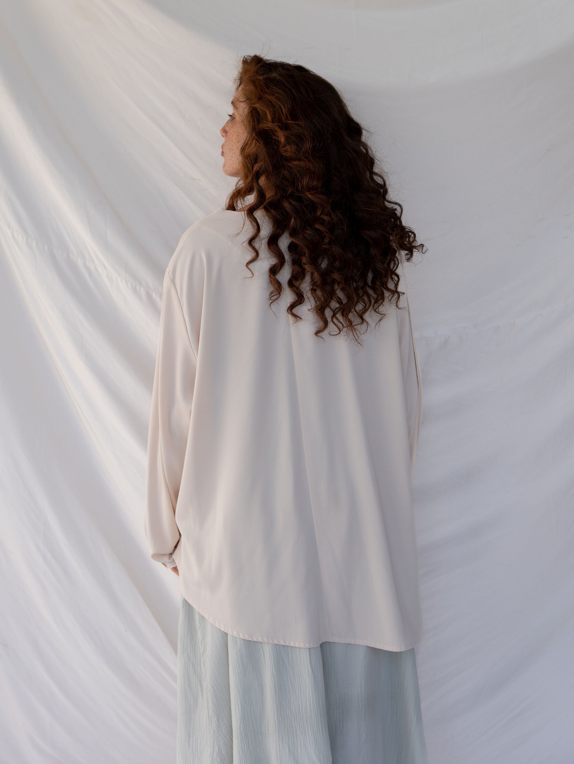 Haut Asymétrique en Crêpe – Manches Balloon